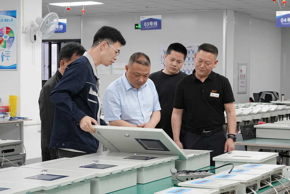 東至縣委常委、政法書記一行蒞臨我司參觀考察